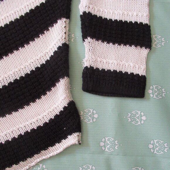 Long Knit Sweater, Chevron, Black & White, Bionco Nygard, - Picture 2 of 6